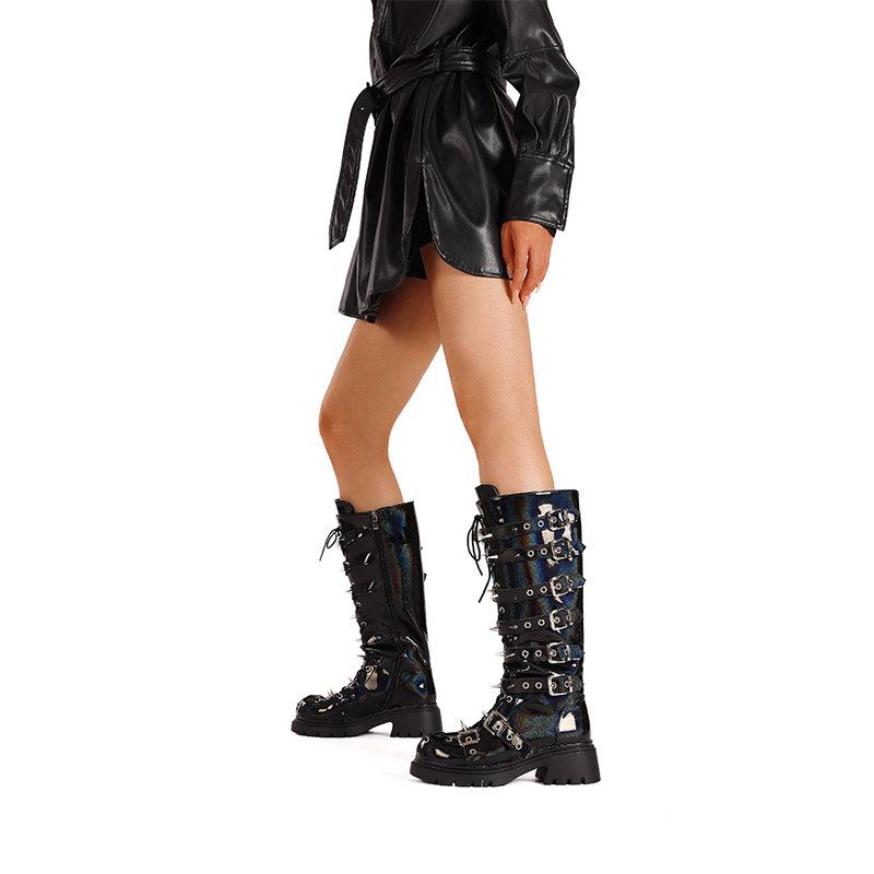 欧美外贸圆头粗跟铆钉尖刺皮带扣中筒靴大码炫彩漆皮演出走秀女靴