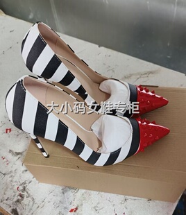 欧美外贸尖头铆钉平底单鞋细高跟尖头黑白条纹时装鞋4647大码铆钉