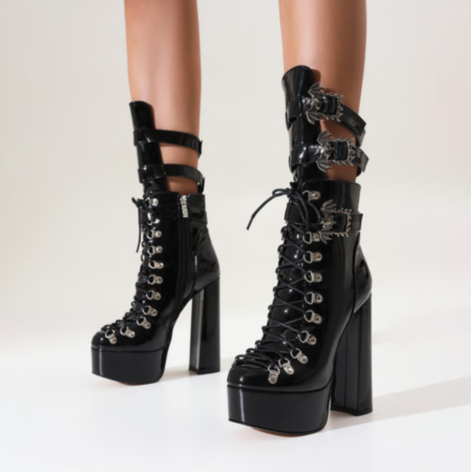 欧美外贸绑带圆头金属扣辣妹后镂空时装靴超高跟夜店蝙蝠粗跟短靴