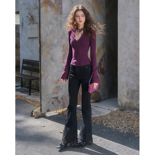 彼得潘大叔《夜色底牌》时尚V领柔软针织衫微喇叭蕾丝边加绒长裤