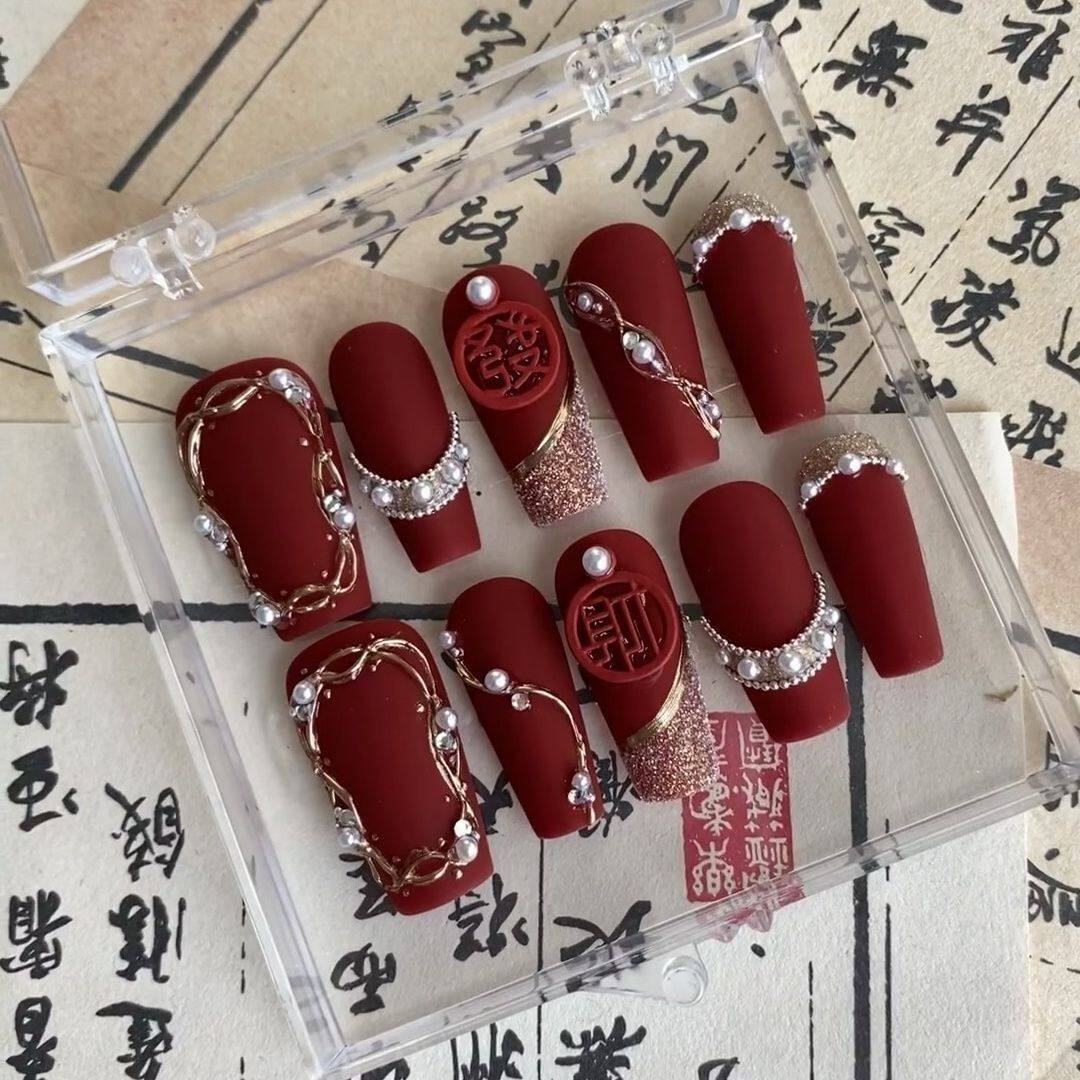 纯手工穿戴甲新年战甲中
