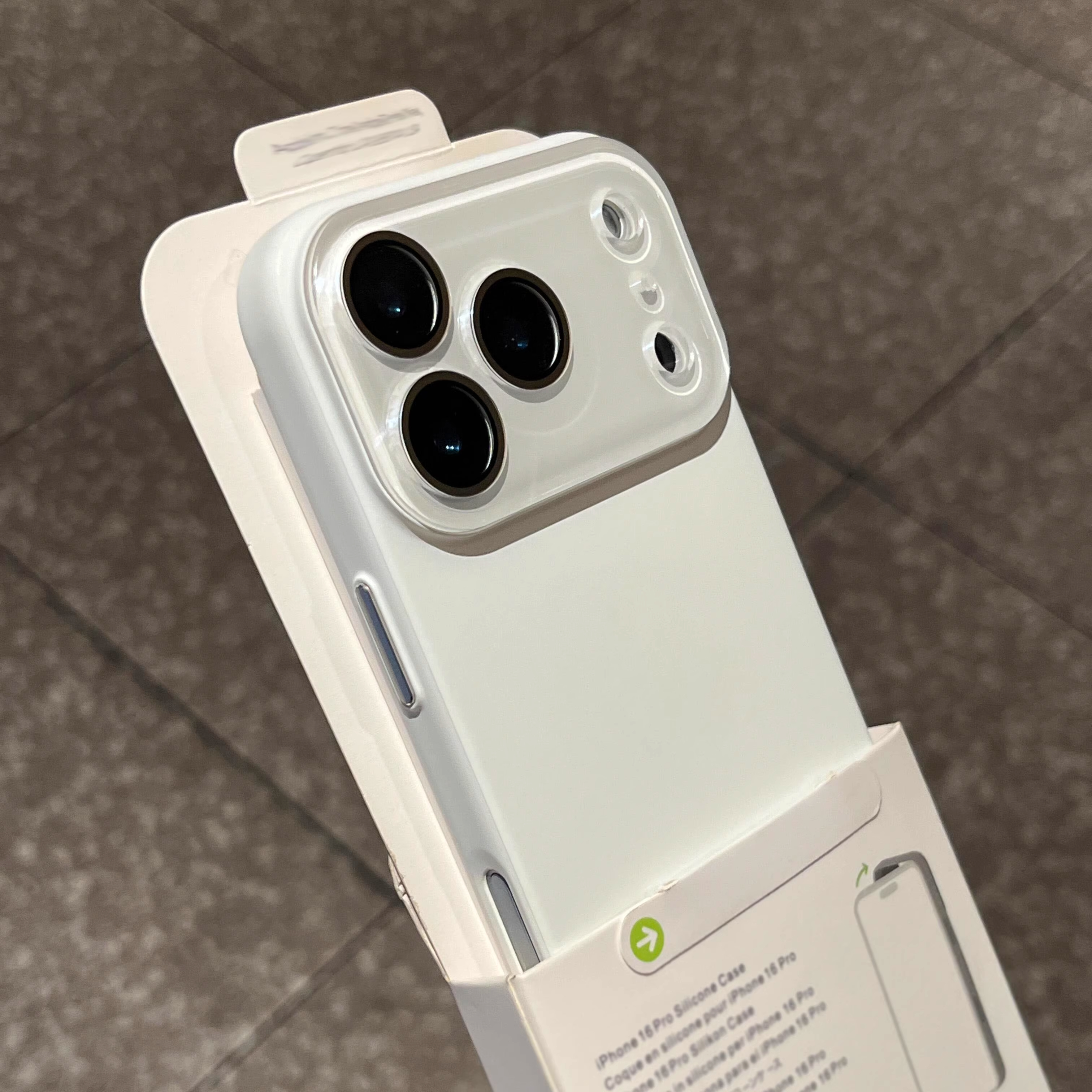 珍珠月光白色全包镜头精孔适用苹果17promax手机壳air哑光磨砂iphone16pro防指纹15简约14硬壳13一体镜头膜12