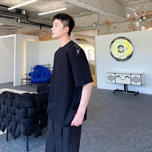夏季简约韩版纯色垫肩皮袢设计圆领短袖男T恤雅痞休闲半袖157P70图片