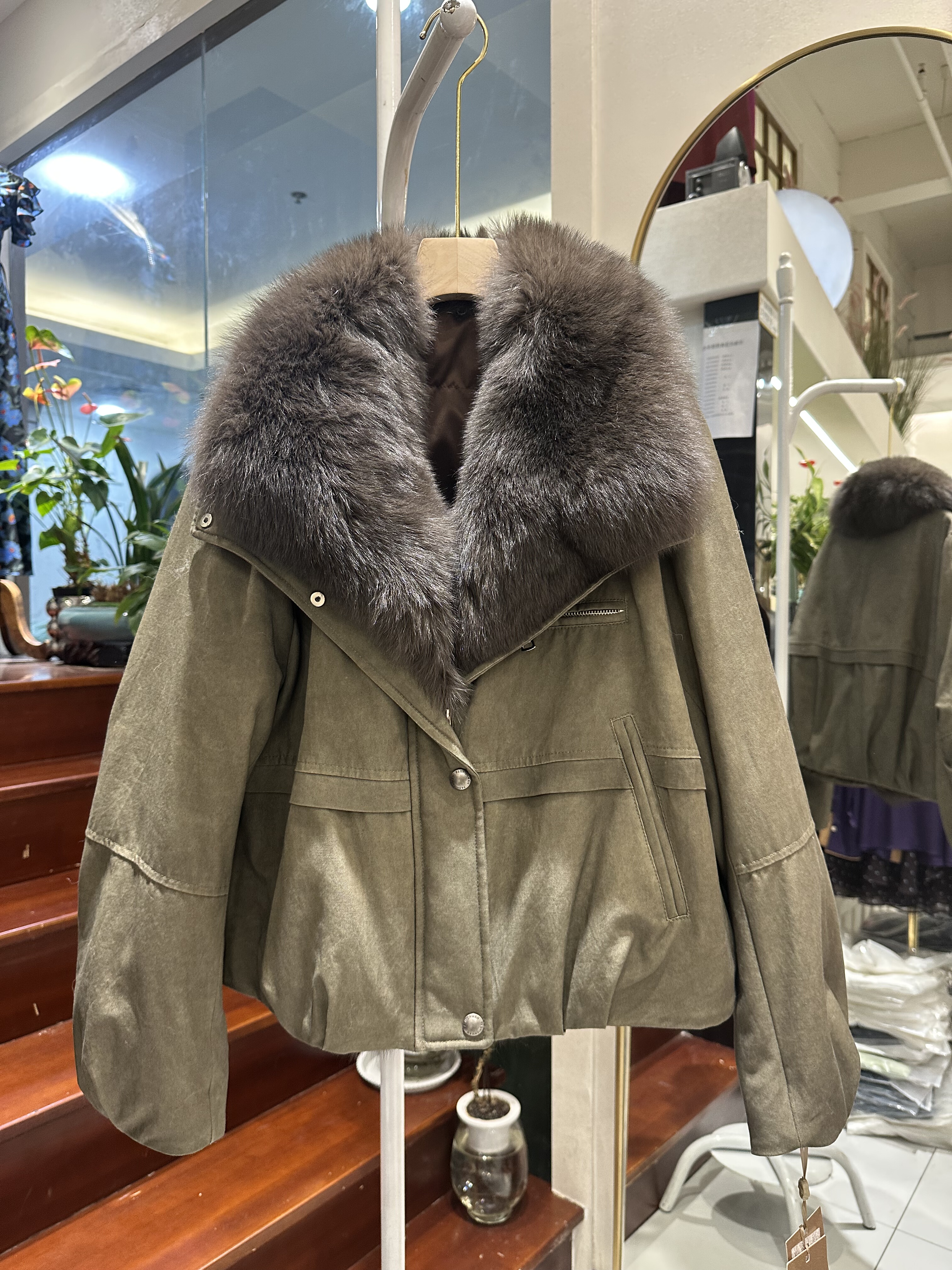 海宁狐狸毛领拼接鹅绒皮草2025新款冬羽绒服短款年轻派克外套5723