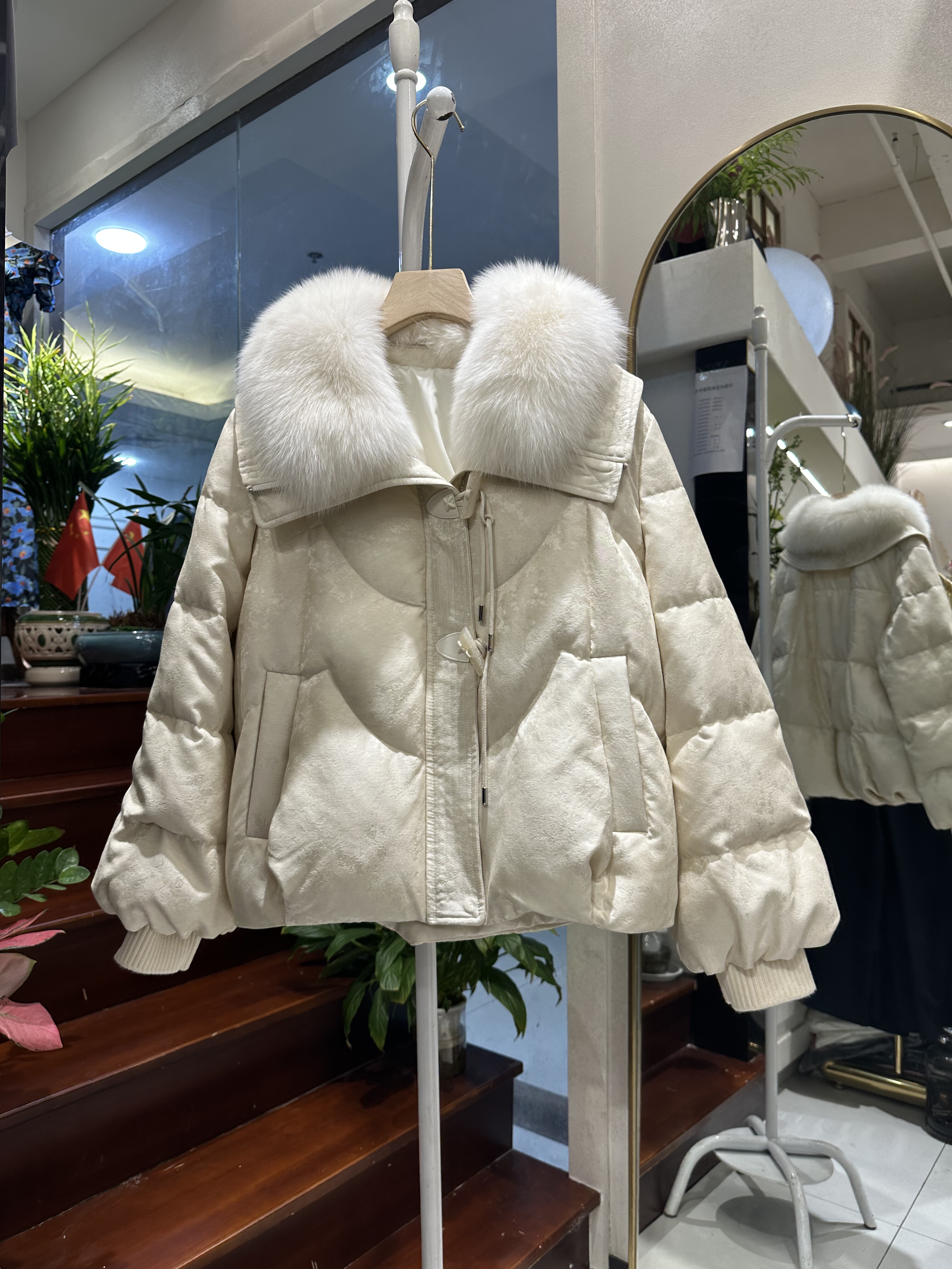 狐狸毛领羽绒服女短款2025冬新款白鹅绒羽绒服皮草外套货号HS9663,女装/女士精品,羽绒服,淘宝优惠券,粉丝福利购,淘宝优惠卷