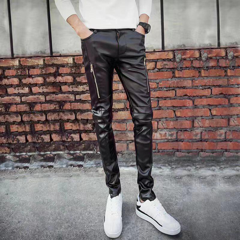 남성 가죽 바지 새로운 스타일 2023 핫 스타일 겨울 PU 플러스 벨벳 오토바이 가죽 바지 작은 발을 위한 따뜻하고 기능적이며 세련되고 잘생긴 바지