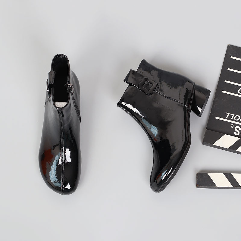 2025秋季新款大码女鞋41-43粗跟单靴休闲特大号短靴舒适时装靴女