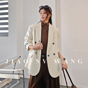 白色灯芯绒西装外套女秋冬新款气质高级感宽松百搭廓形条绒小西服