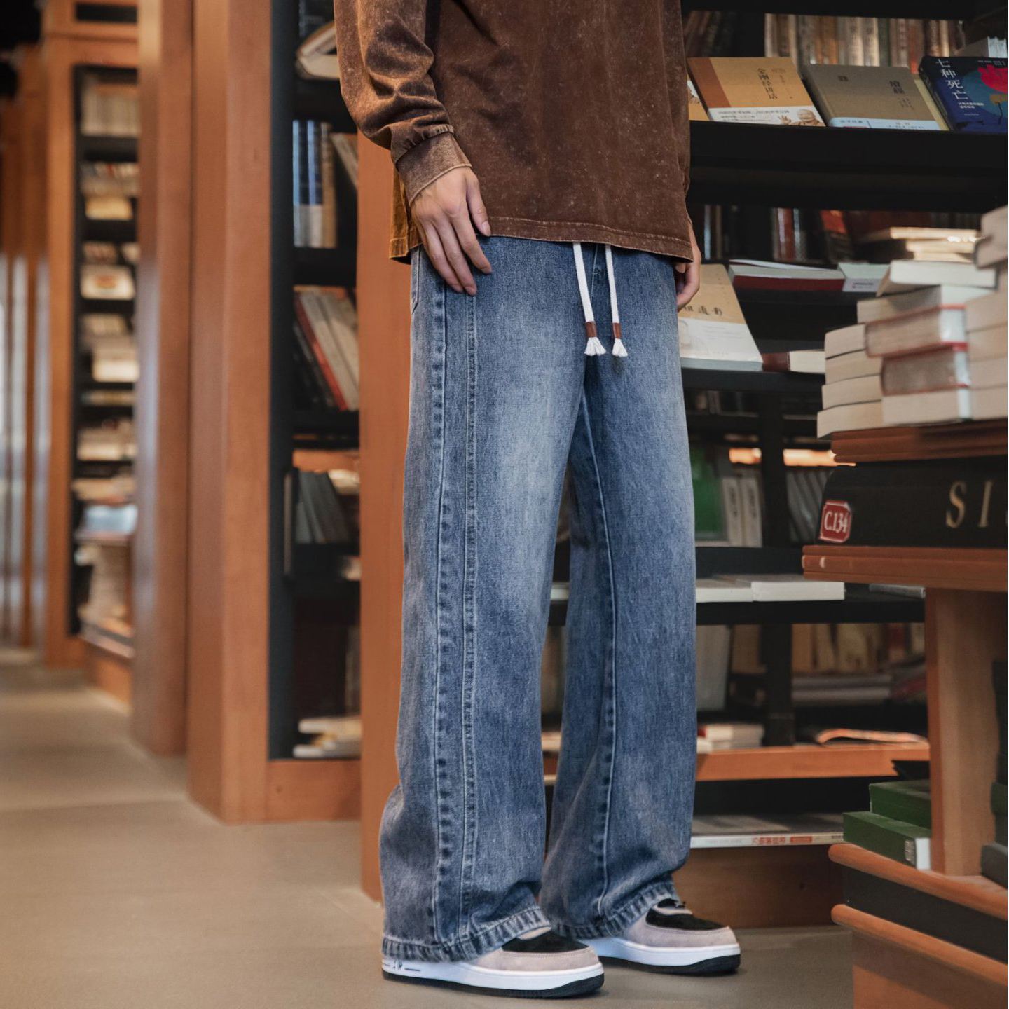 松紧高腰显瘦直筒垂感微喇牛仔裤