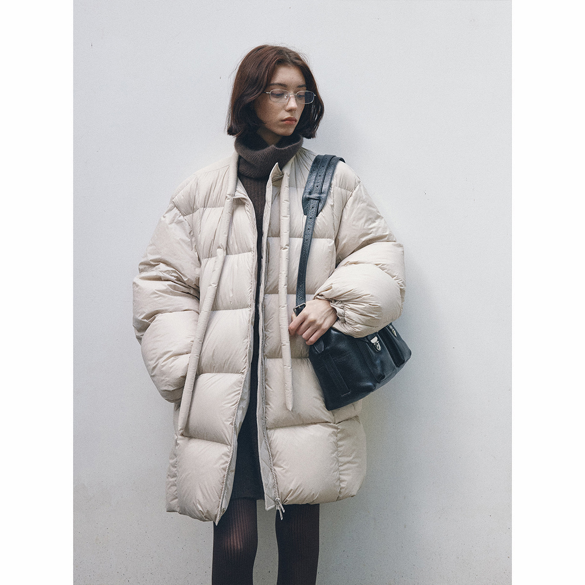 百搭中长款轻盈圆领实穿羽绒服