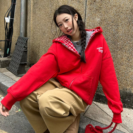 FORUYES官方店 秋冬新年红色格子拼接标语宽松加绒拉链帽衫外套
