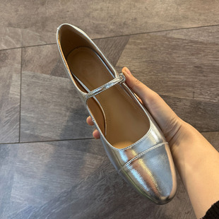 欧洲站2025早春新款羊皮复古单鞋法式玛丽珍粗跟小银鞋配裙子的鞋