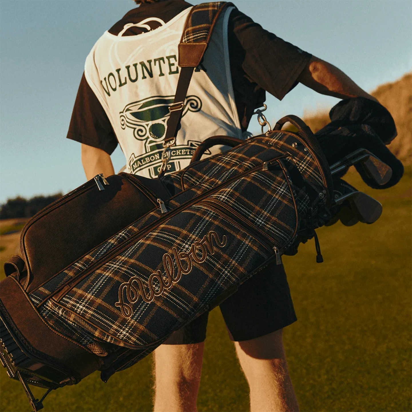 代购Malbon Golf X Bushmills联名款复古蓝棕格纹男士高尔夫球包
