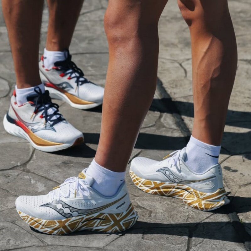代购Saucony Endorphine Speed 4索康尼伦敦限定白金色马拉松跑鞋