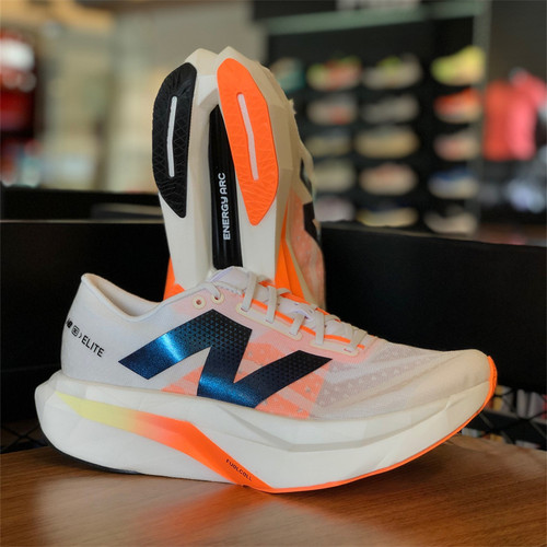 NEWBALANCE专业马拉松碳板跑鞋