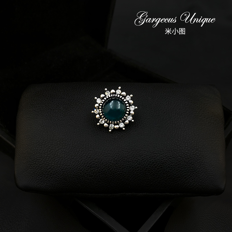 1121深邃复古迷你高档固定小胸针