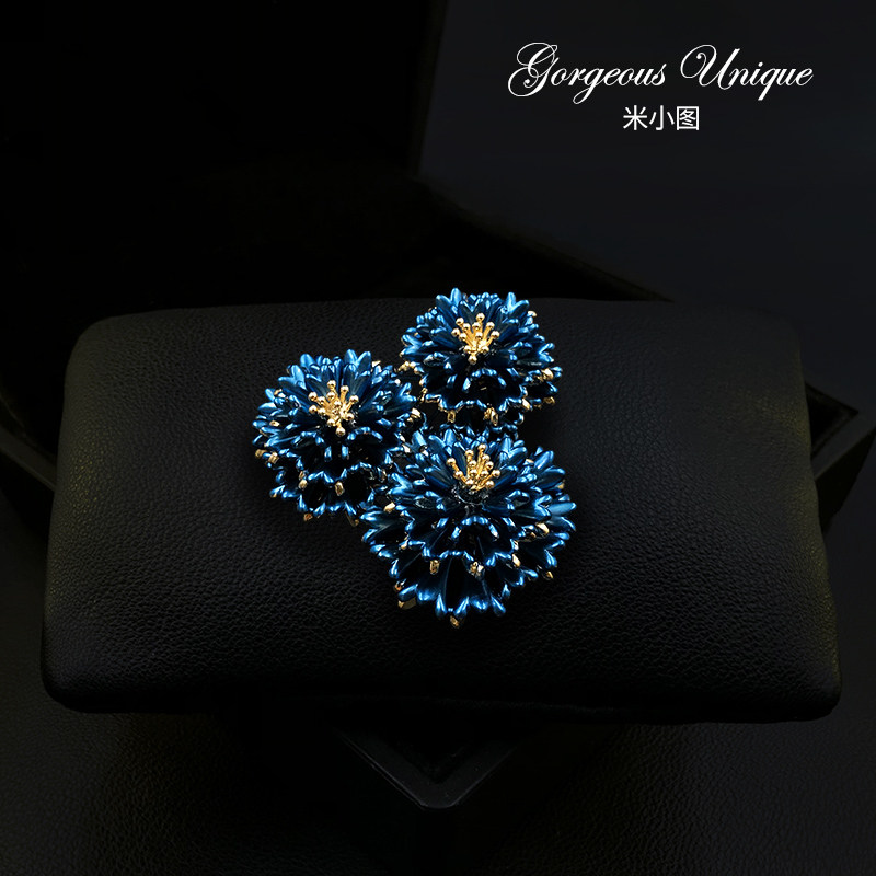 幽梦凝萃珐琅绣球花胸针