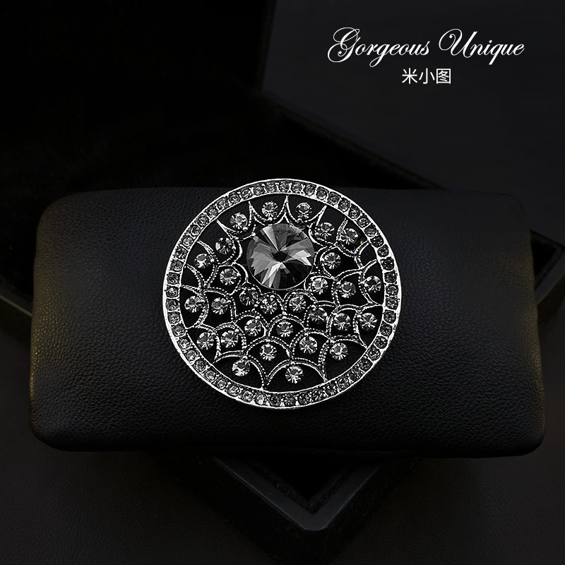 1376 精致复古内敛灰钻圆盘胸针 高档女士别针款胸花西装毛衣配饰