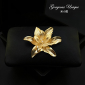 米小图2073云裳仙子百合花胸针优雅复古金色立体花朵别针时尚 胸花