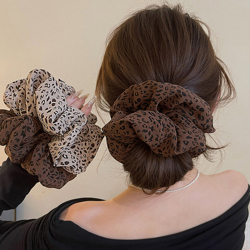 慵懒调性！大号豹纹裙摆发圈大肠圈时髦洋气低马尾发绳高级感发饰