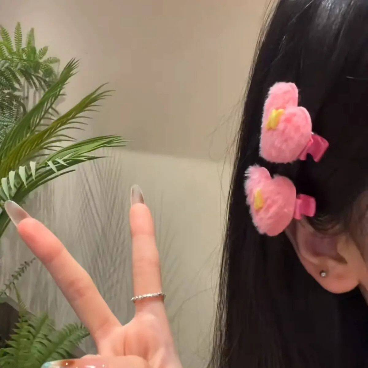 甜美粉红色爱心毛绒小发夹女可爱刘海装饰鸭嘴夹头饰碎发卡