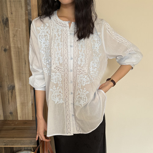 秘密盒子卡门 全棉精致刺绣镂空雕花度假休闲蓝白色长袖衬衫