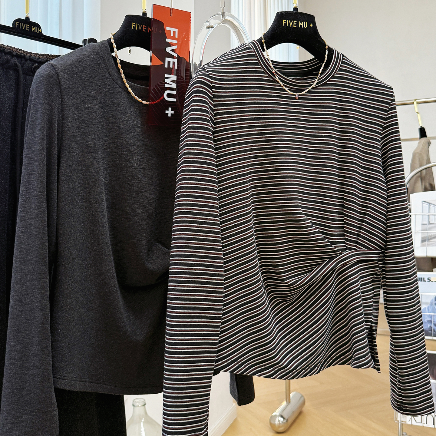 设计感独特别致扭结长袖T恤女