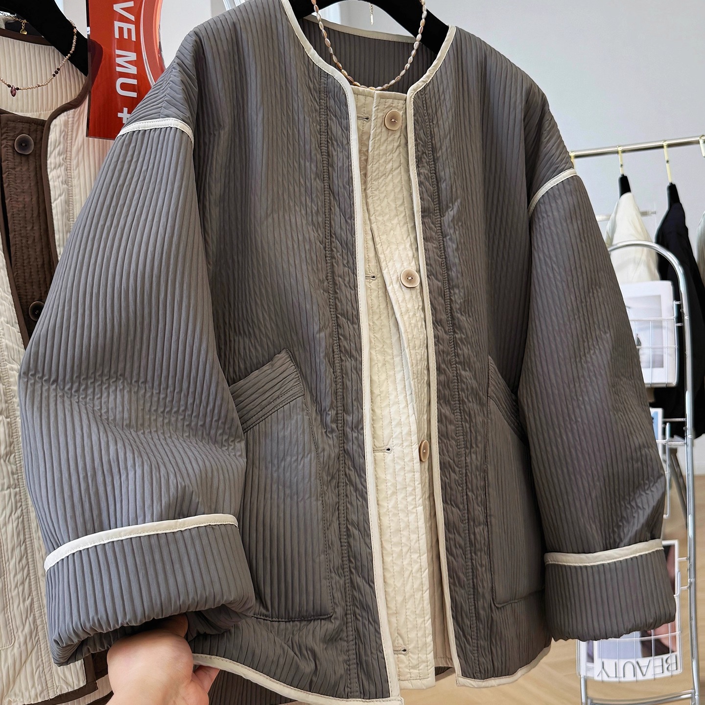 高级感羊毛绒填充高端圆领休闲外套女秋冬超好看轻薄款棉服棉衣