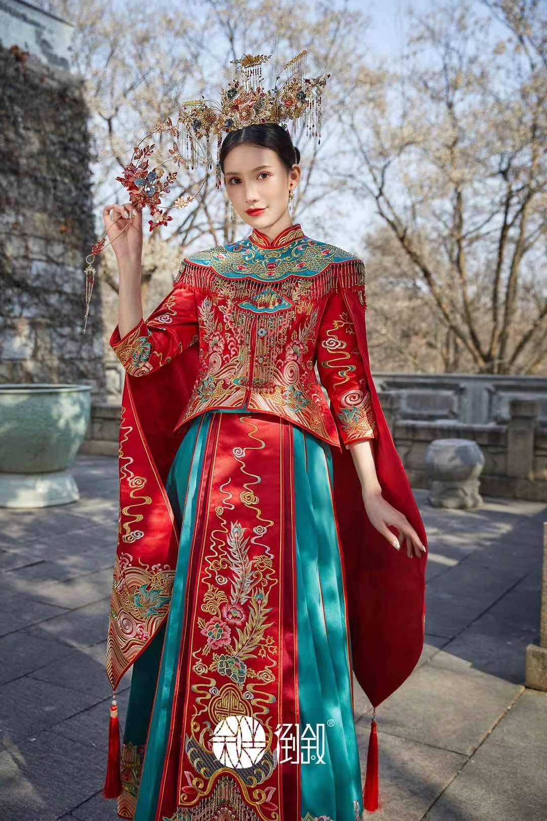 出租倒叙同款中式婚礼秀禾服披风外套明制女斗篷长款拖尾褂大拖尾