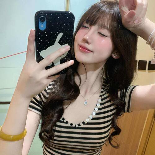 小性感V领紧身收腰条纹t恤女士夏天气质外穿露琐骨显胸大百搭上衣