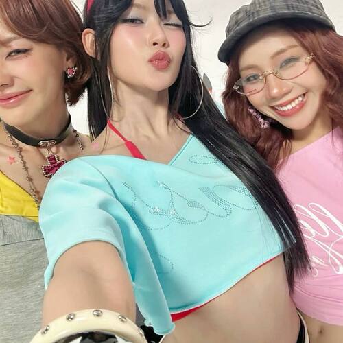 chic慵懒风宽松性感露肩t恤女学生夏季外穿短款漏腰爵士舞上衣潮
