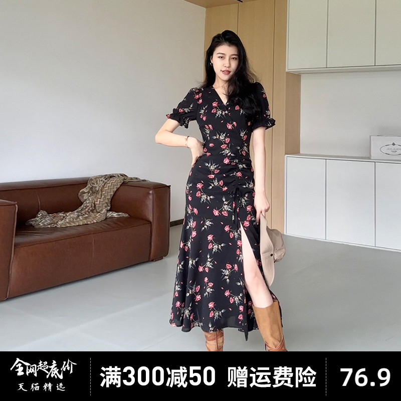 茶歇法式气质黑色碎花连衣裙子女夏2024新款海边度假开叉公主长裙
