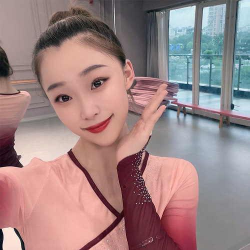 渐变加钻民族演出艺考古典舞