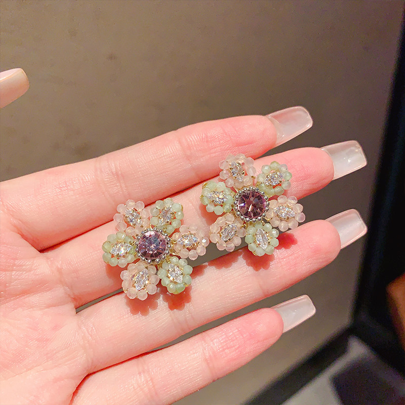 月销10万件的手工编织花朵耳钉图片