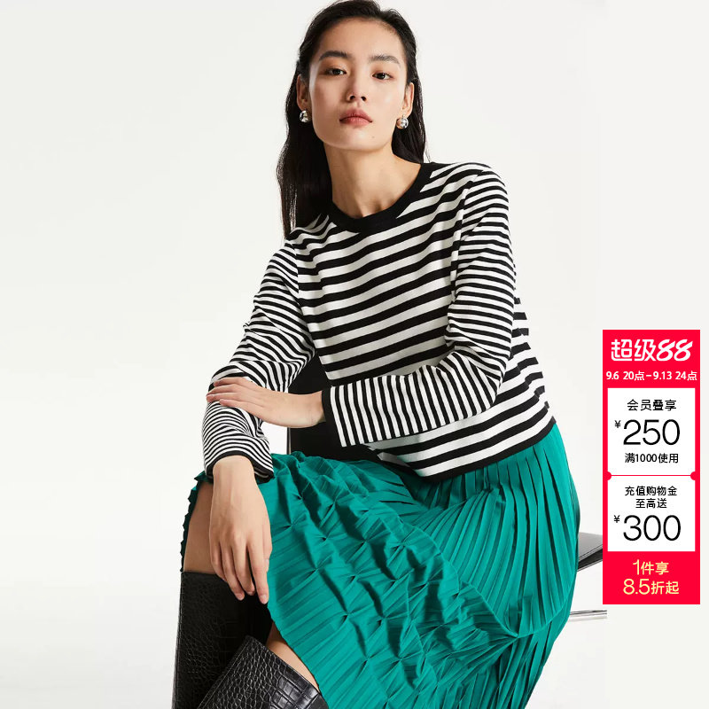 t区绫致CoutureMade针织衫女秋冬直身圆领条纹拼接休闲图片
