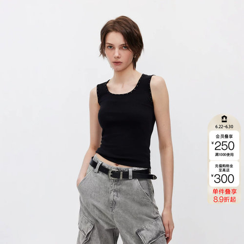 绫致ONLY2026春季新款铆钉装饰修身方领加宽舒适吊带女