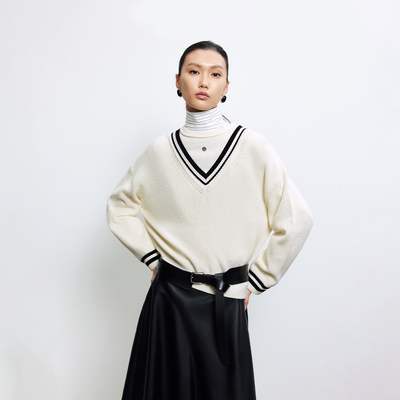 绫致ONLY2025冬季新款航海系撞色V领宽松假两件针织衫女