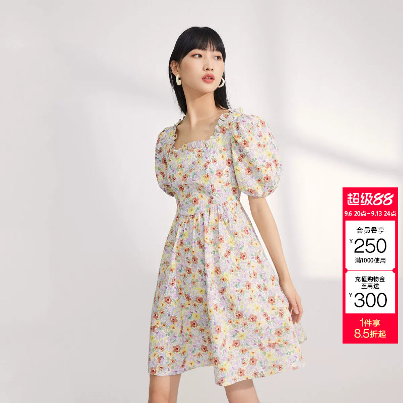 t区绫致Vero Moda连衣裙夏季新款油画碎花方领泡泡袖修身时尚图片