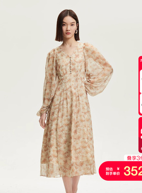 vq区绫致Vero Moda连衣裙夏季新款v领印花设计抽绳袖口长裙
