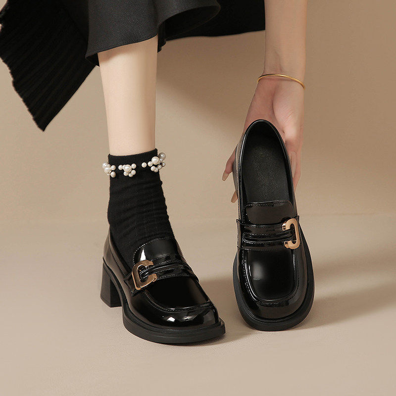 2026新款英伦小皮鞋女配裙子高跟鞋黑色乐福鞋粗跟单鞋大码41到43