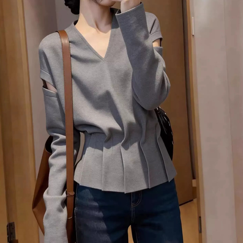 灰色V领收腰上衣女2026新款慵懒风长袖小心机露肩微胖显瘦款上衣