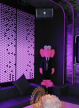 暴力熊芝麻街kaws公仔星聚会VIP包厢落地装饰商场网红潮牌店KTV