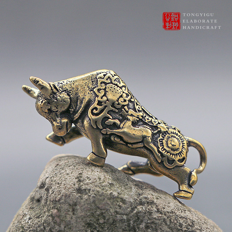 本命年12生肖牛小挂件黄铜牛气冲天做旧迷你小公牛挂坠钥匙扣配饰