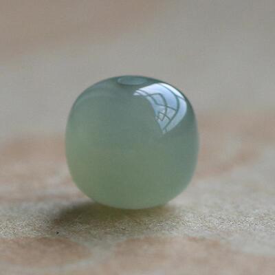 新疆晴水碧湖绿和田玉散珠