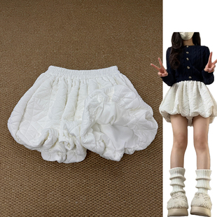 韩系学院风菱格花苞短裤女春秋2026新款白色高腰显瘦蓬蓬灯笼裙裤