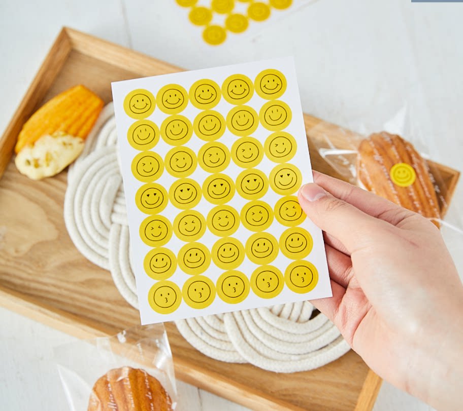 350枚可爱韩国ins风迷你笑脸贴纸烘焙点心包装盒装饰手帐可爱表情