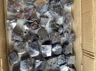 方铅矿原石，280一公斤.