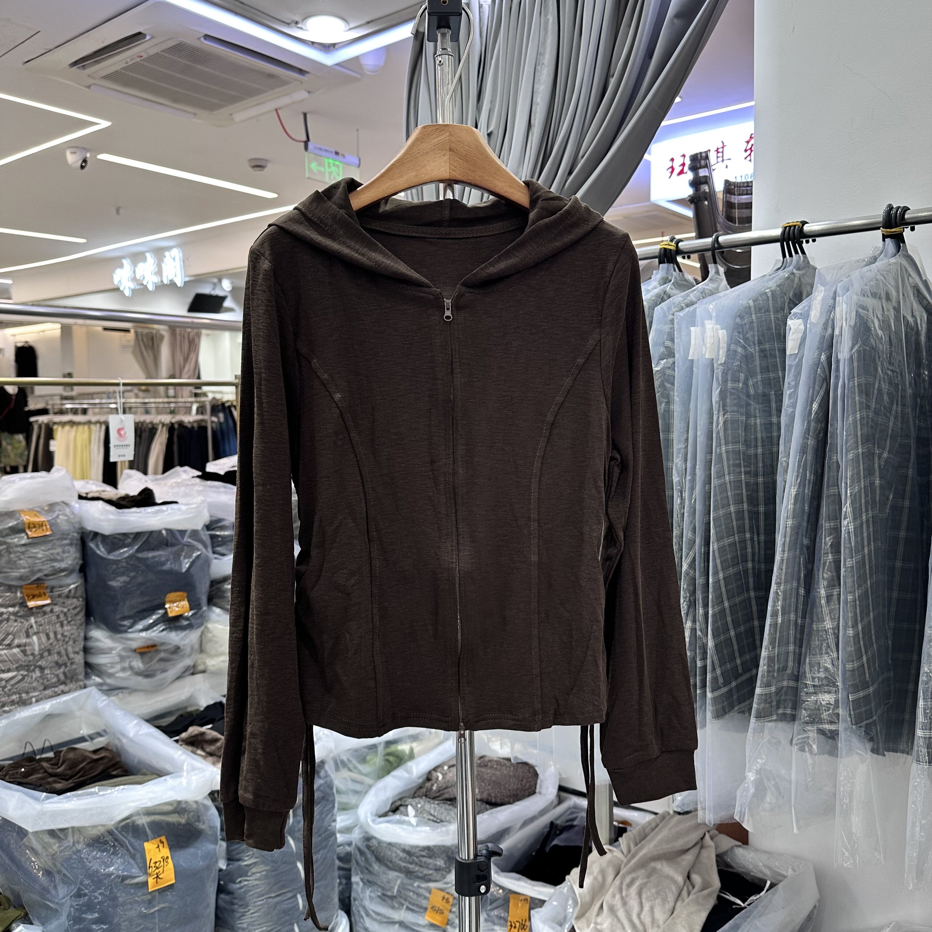 韩系侧边抽绳设计连帽上衣