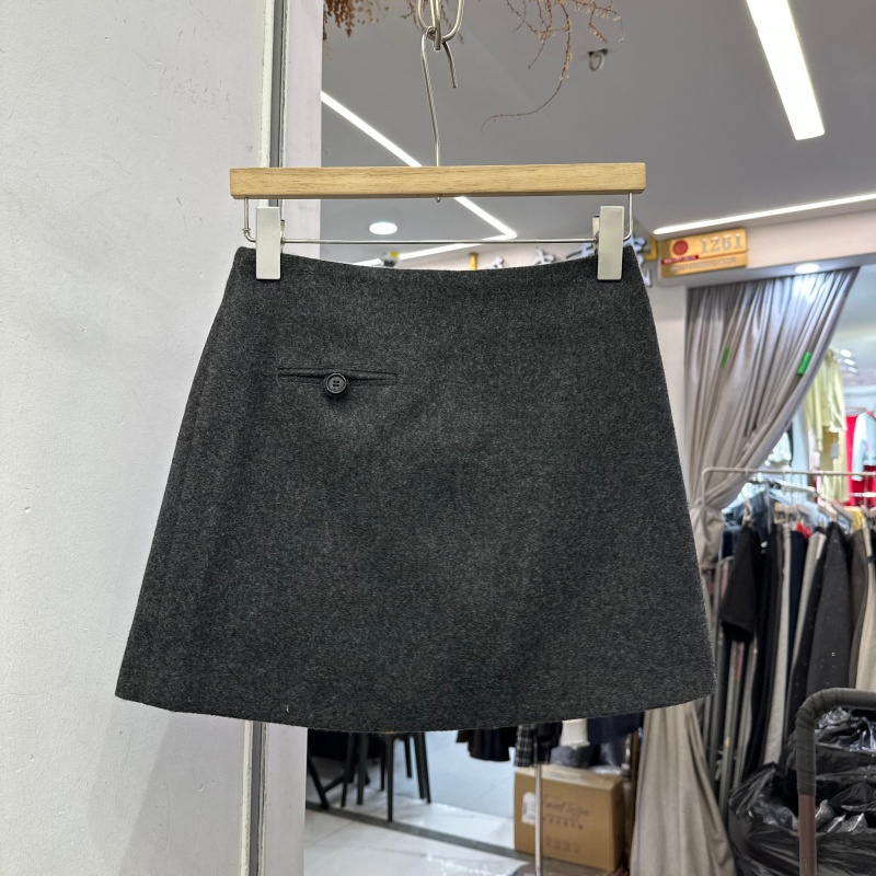 8090服饰25839毛呢半身裙