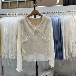 2026年早春新款韩系时尚双层气质V领蝴蝶结年货款超好看小衫女装